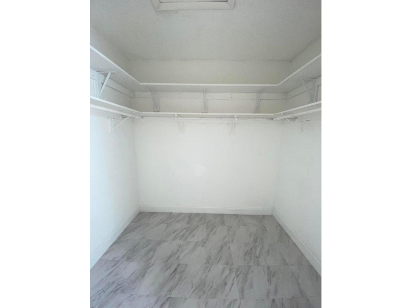 Well maintained, partially renovated townhouse located in the - photo 12