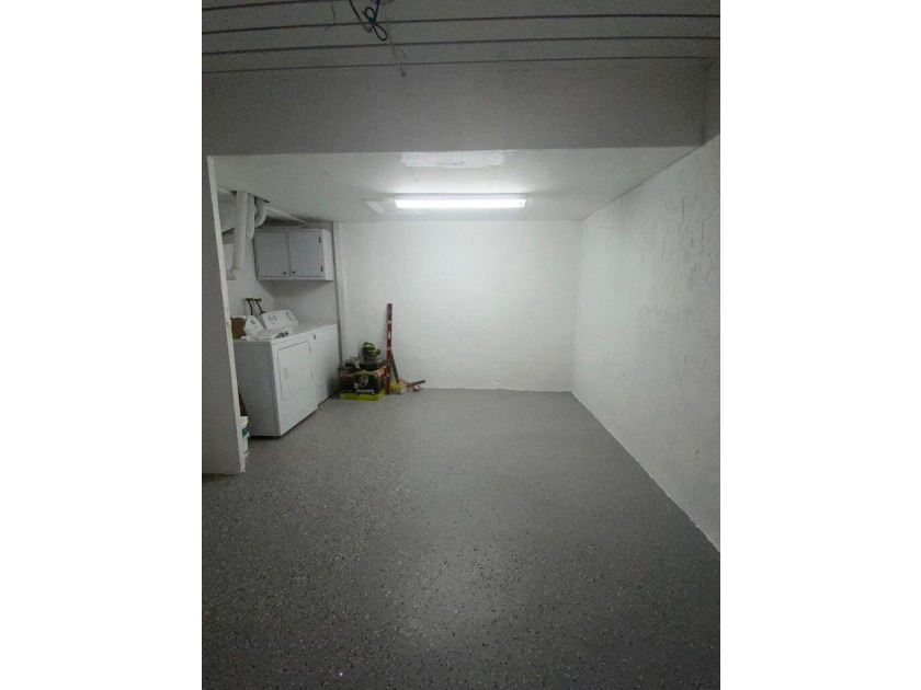 Well maintained, partially renovated townhouse located in the - photo 14