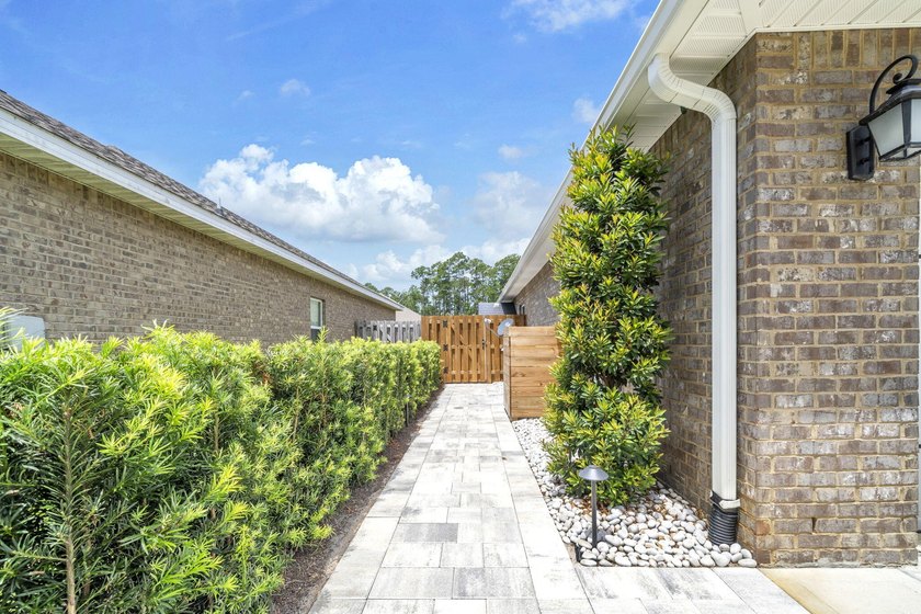 Beautifully maintained home with exceptional outdoor living! The - photo 4
