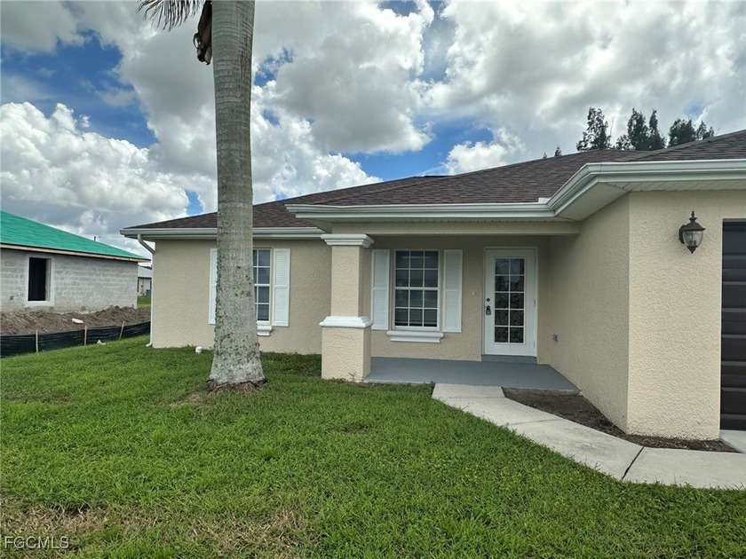 Renovated 3 bedrooms plus den, 2 bath, 2 car garage with new - photo 4