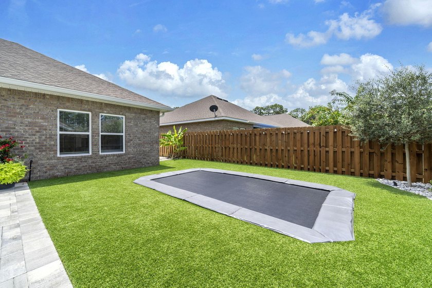 Beautifully maintained home with exceptional outdoor living! The - photo 9