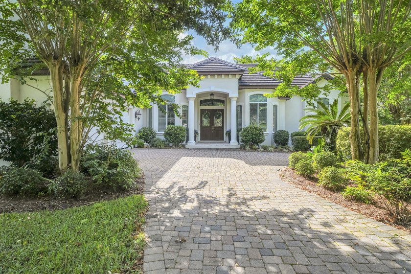 Welcome to an exceptional lakefront residence in the prestigious - photo 2