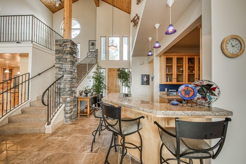 Looking for a spectacular mountain home with breathtaking views - photo 11