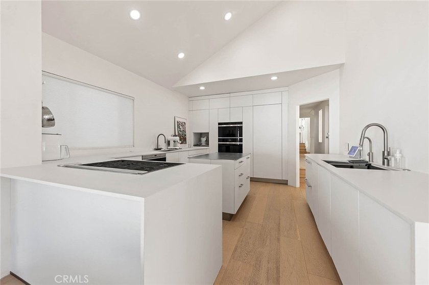 Welcome to 411 Woodcliffe Road, a truly exceptional residence - photo 12