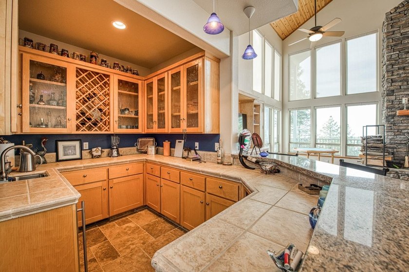 Looking for a spectacular mountain home with breathtaking views - photo 13