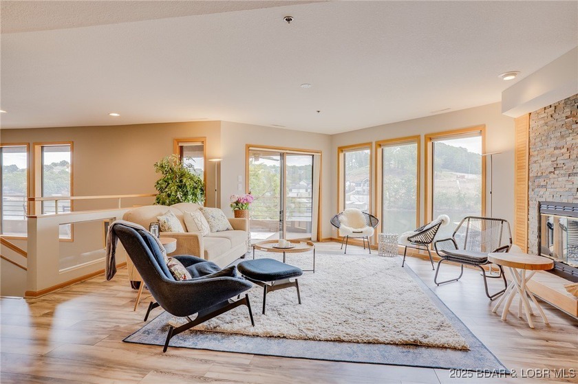 Beautiful, light and bright 2 level condo that feels more like a - photo 14