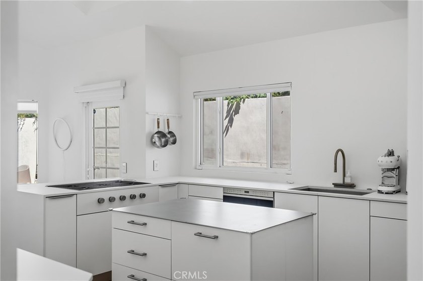 Welcome to 411 Woodcliffe Road, a truly exceptional residence - photo 14