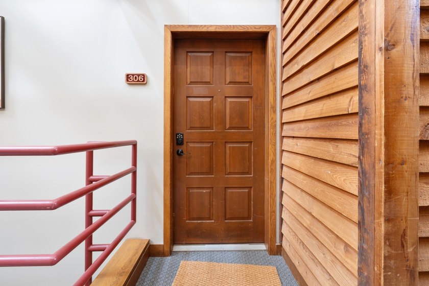 This is the one! Thoughtfully updated and beautifully maintained - photo 4