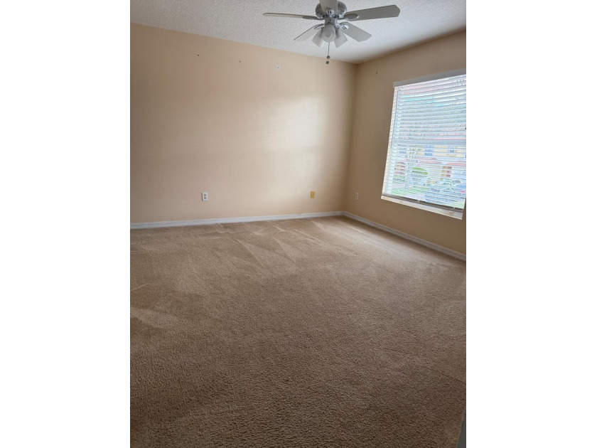 Excellent location with plenty of shops and restaurants nearby - photo 15