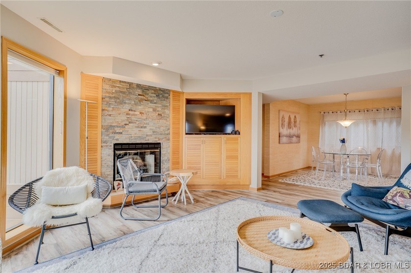 Beautiful, light and bright 2 level condo that feels more like a - photo 16