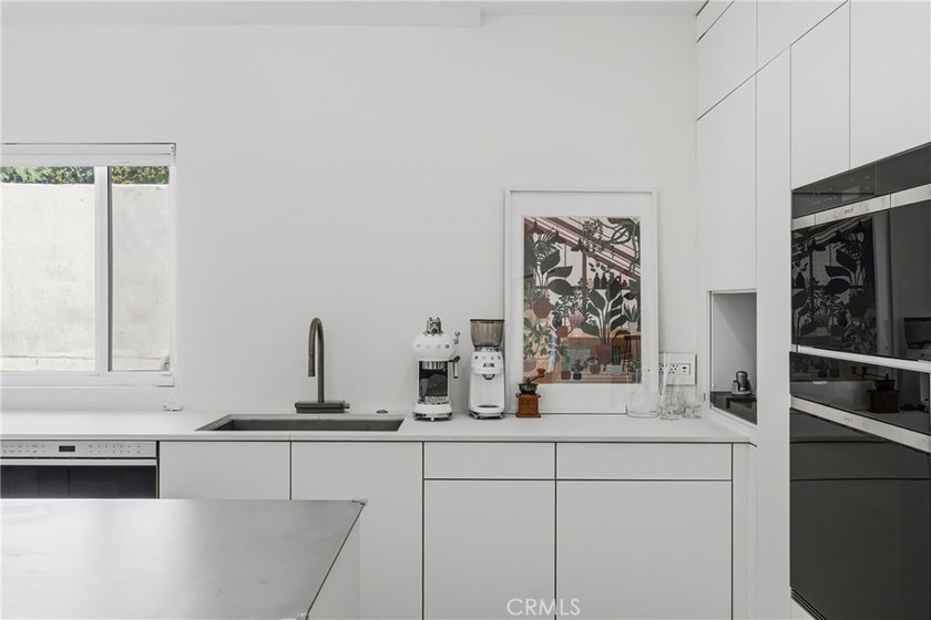 Welcome to 411 Woodcliffe Road, a truly exceptional residence - photo 17