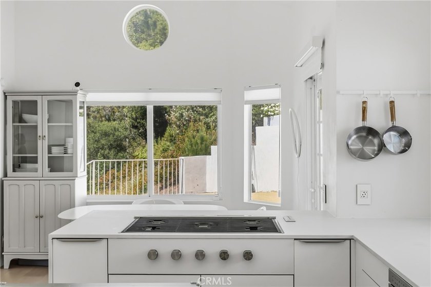 Welcome to 411 Woodcliffe Road, a truly exceptional residence - photo 18