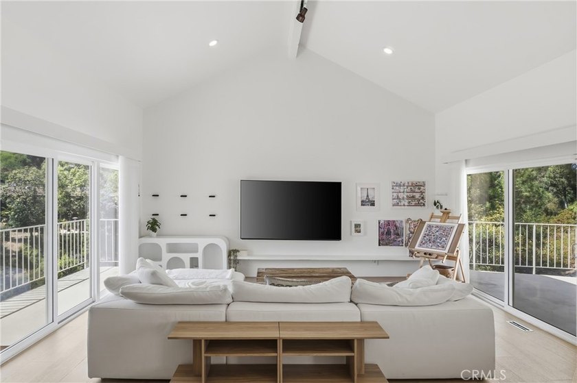 Welcome to 411 Woodcliffe Road, a truly exceptional residence - photo 20