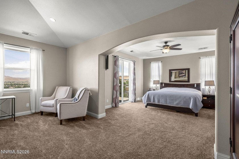 Experience breathtaking views, exceptional space, and refined - photo 4