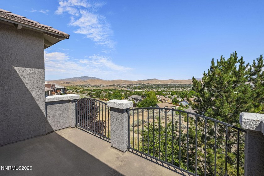 Experience breathtaking views, exceptional space, and refined - photo 5
