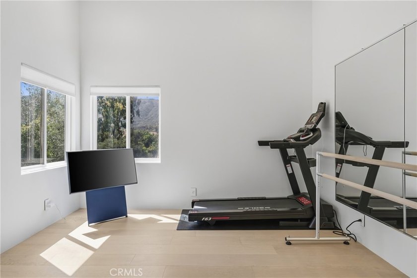 Welcome to 411 Woodcliffe Road, a truly exceptional residence - photo 26