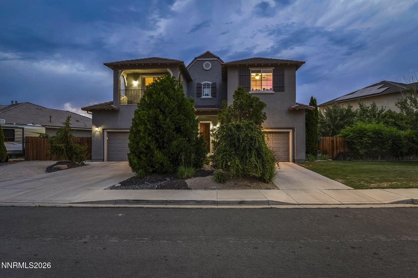 Experience breathtaking views, exceptional space, and refined - photo 8