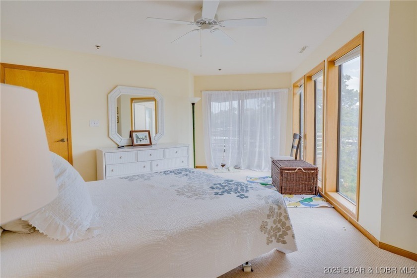 Beautiful, light and bright 2 level condo that feels more like a - photo 31