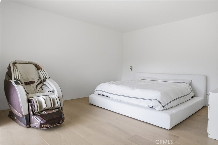 Welcome to 411 Woodcliffe Road, a truly exceptional residence - photo 32