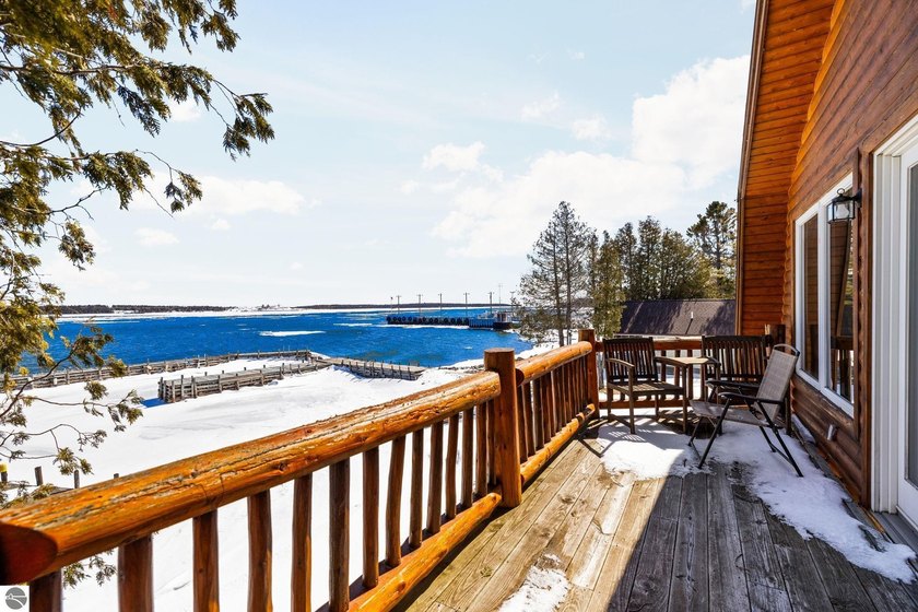 Welcome to your dream retreat, a stunning log-sided house - photo 33