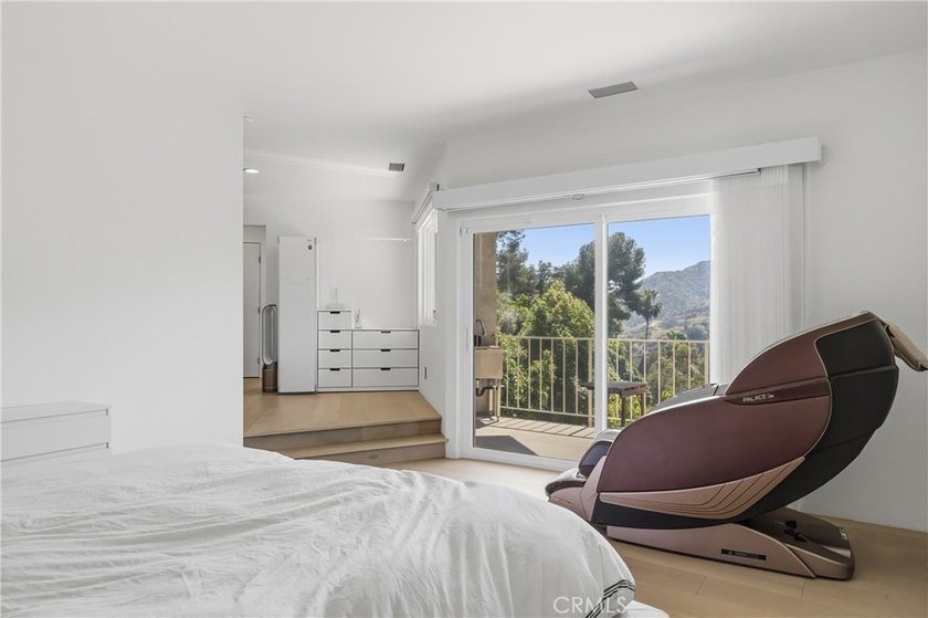 Welcome to 411 Woodcliffe Road, a truly exceptional residence - photo 33