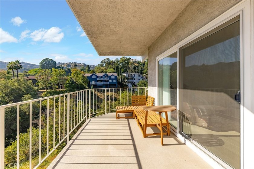 Welcome to 411 Woodcliffe Road, a truly exceptional residence - photo 34