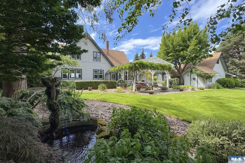 A PROPERTY LIKE THIS COMES ON THE MARKET ONCE IN A GREAT WHILE! - photo 34