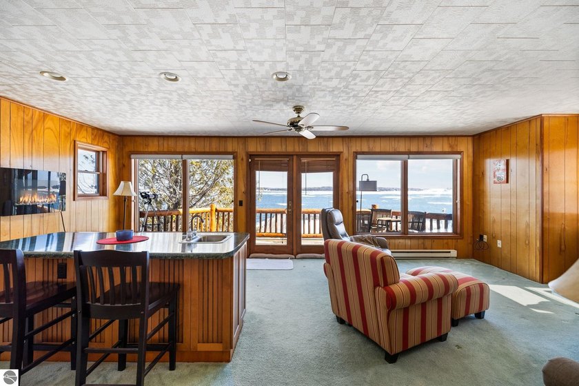 Welcome to your dream retreat, a stunning log-sided house - photo 35