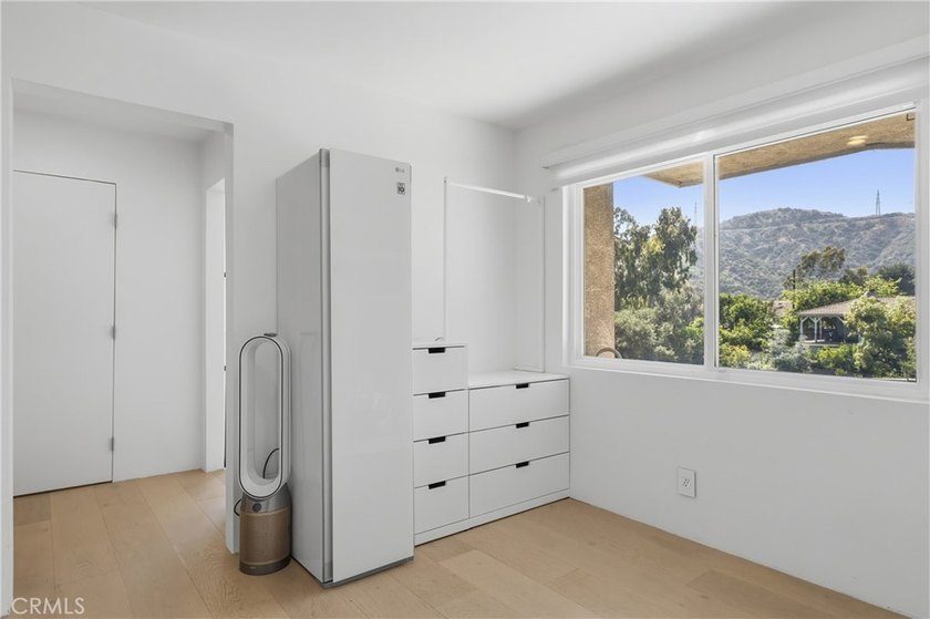 Welcome to 411 Woodcliffe Road, a truly exceptional residence - photo 36