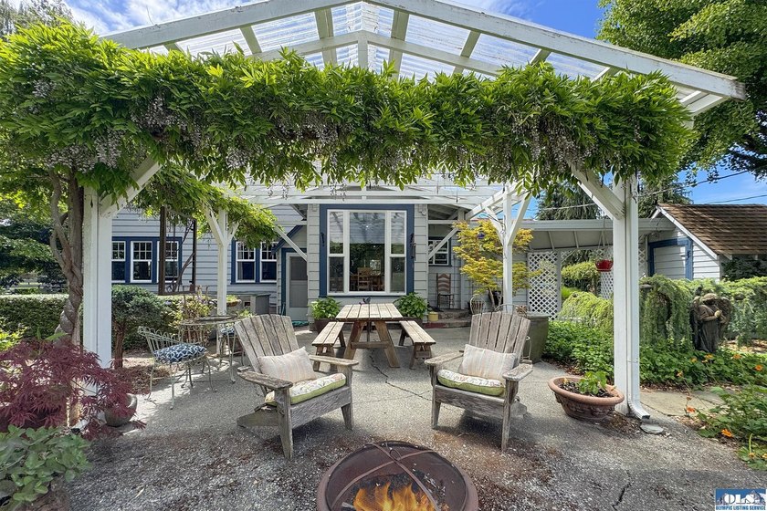 A PROPERTY LIKE THIS COMES ON THE MARKET ONCE IN A GREAT WHILE! - photo 36