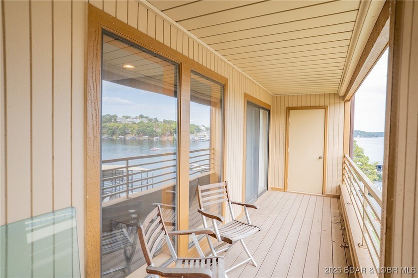 Beautiful, light and bright 2 level condo that feels more like a - photo 41