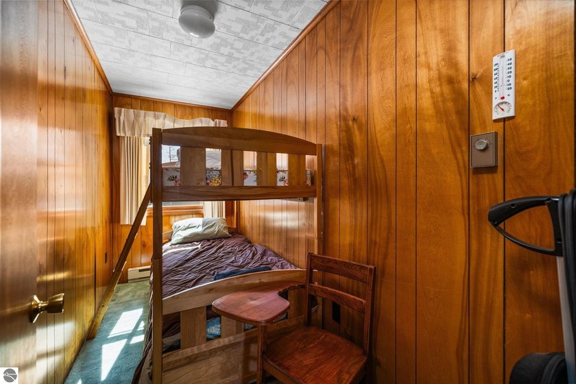 Welcome to your dream retreat, a stunning log-sided house - photo 43