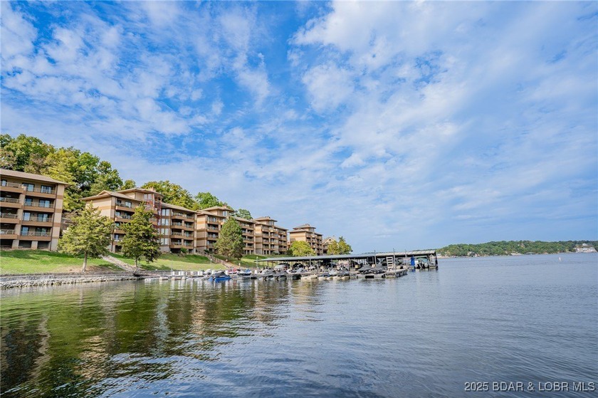 Beautiful, light and bright 2 level condo that feels more like a - photo 47