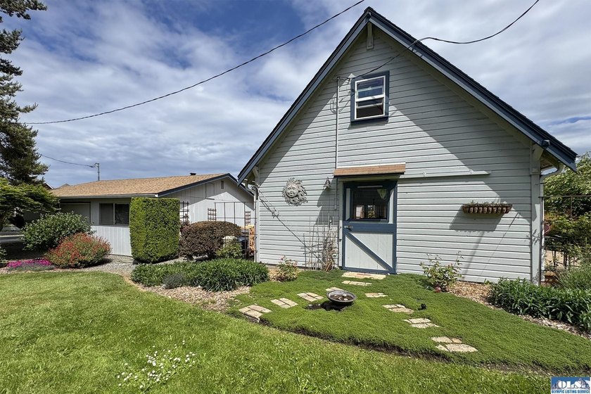 A PROPERTY LIKE THIS COMES ON THE MARKET ONCE IN A GREAT WHILE! - photo 47