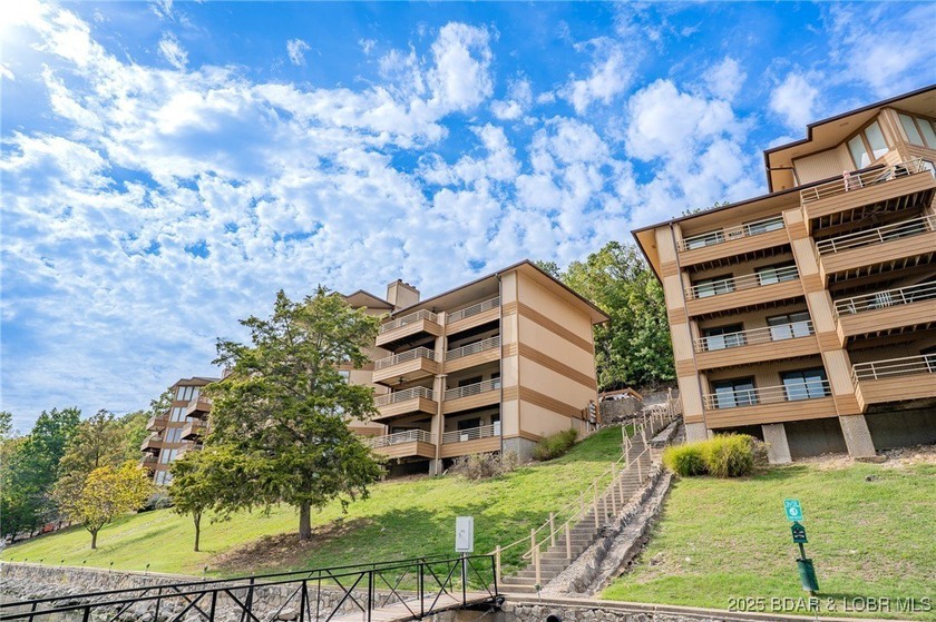 Beautiful, light and bright 2 level condo that feels more like a - photo 49