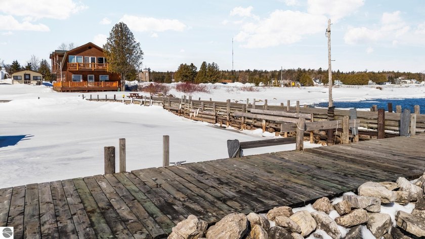Welcome to your dream retreat, a stunning log-sided house - photo 49