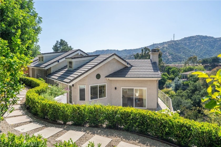 Welcome to 411 Woodcliffe Road, a truly exceptional residence - photo 51