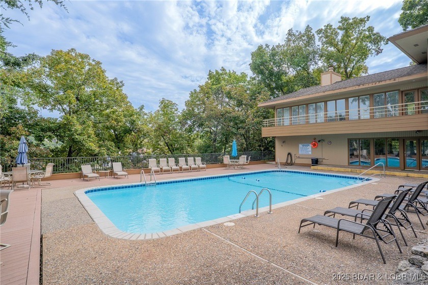 Beautiful, light and bright 2 level condo that feels more like a - photo 52