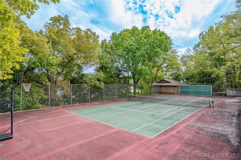Beautiful, light and bright 2 level condo that feels more like a - photo 53