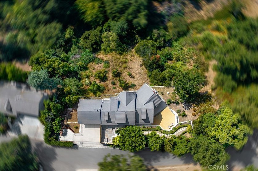 Welcome to 411 Woodcliffe Road, a truly exceptional residence - photo 57