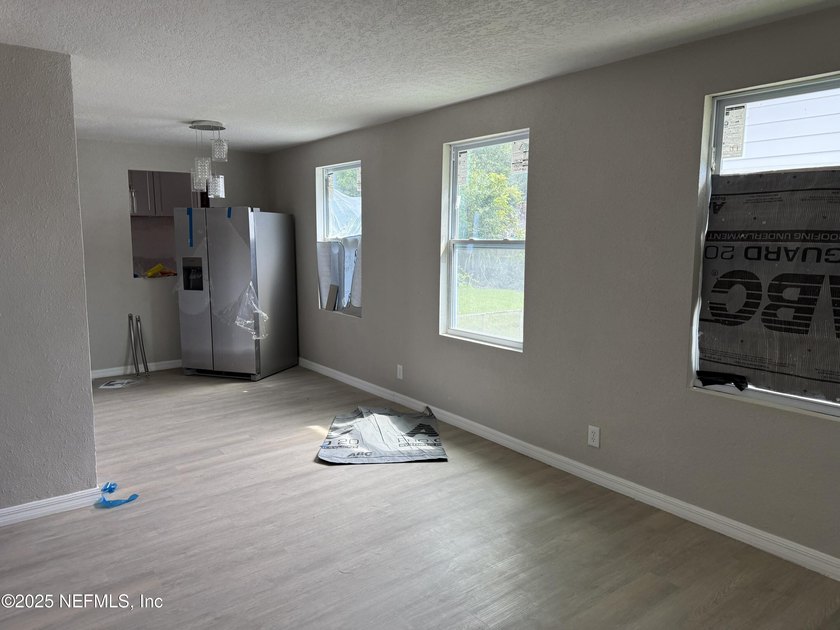 A charming fixer upper in Murray Hill! Come and make this lovely - photo 6