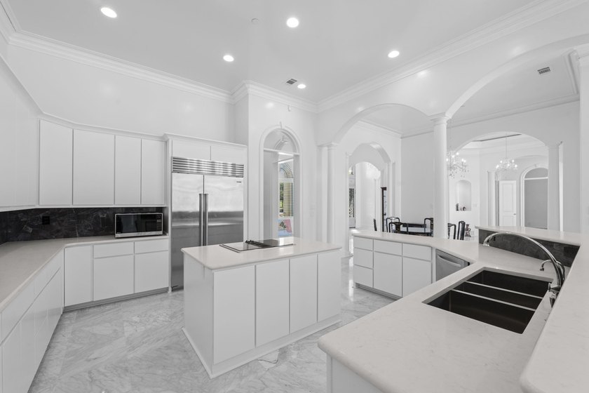 Stunning 1-level 5,000 SF Neoclassical Mediterranean Villa on 10 - photo 8