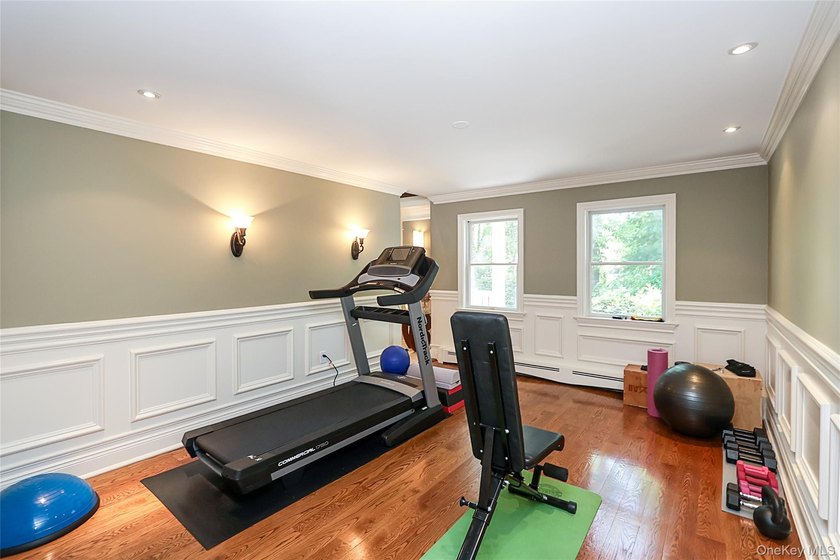 Located in the heart of Huntington, this beautifully updated - photo 12