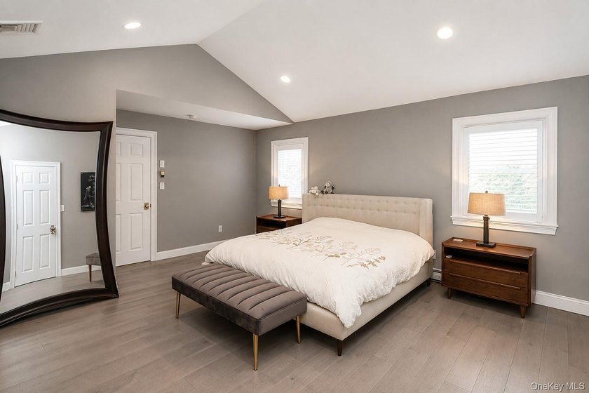 Located in the heart of Huntington, this beautifully updated - photo 13