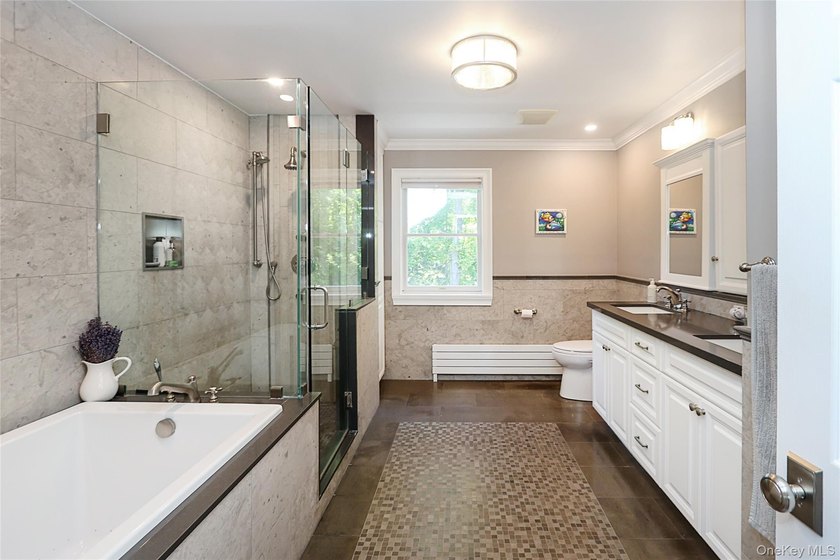 Located in the heart of Huntington, this beautifully updated - photo 16