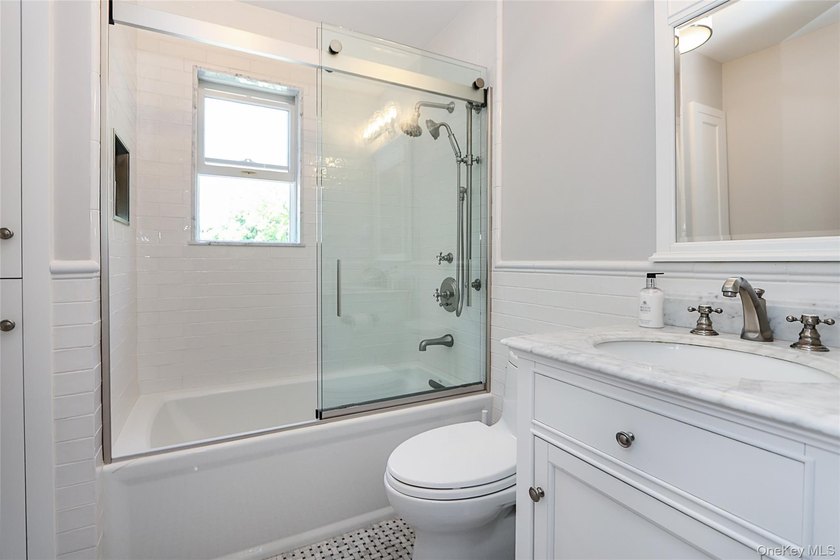 Located in the heart of Huntington, this beautifully updated - photo 21