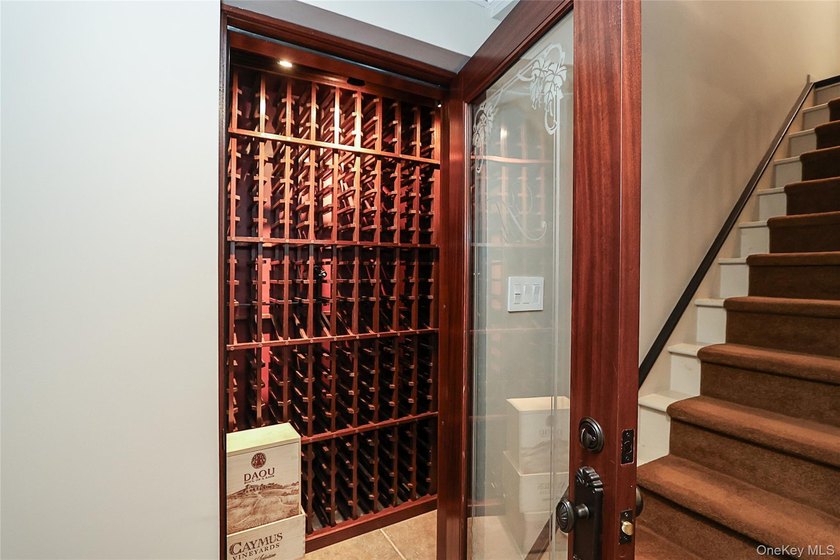 Located in the heart of Huntington, this beautifully updated - photo 28