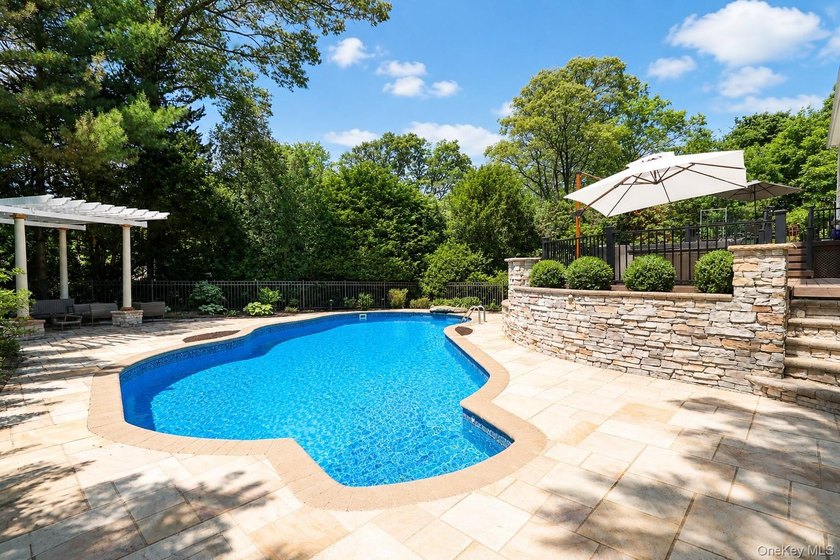 Located in the heart of Huntington, this beautifully updated - photo 34