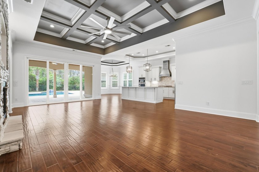 Beautiful 4 bedroom, 3 bath Mediterranean-style home located in - photo 6