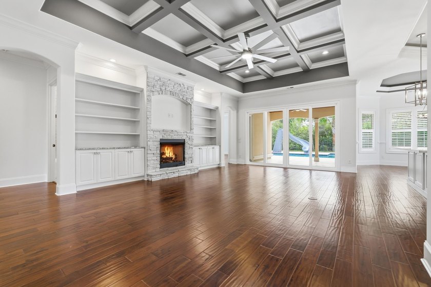 Beautiful 4 bedroom, 3 bath Mediterranean-style home located in - photo 9